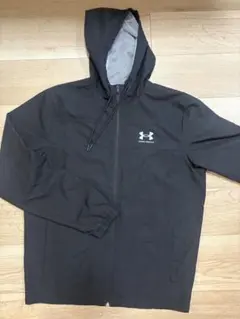 UNDER ARMOUR ブラック ウィンドブレーカー