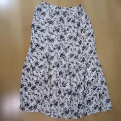 ユニクロ　花柄フレアロングスカート L