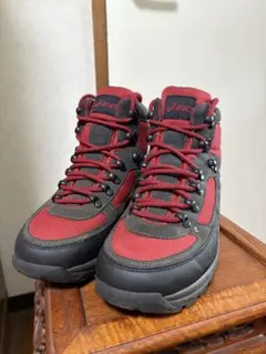 ASICSトレッキングブーツ　ゴアテックス　レディース　23.5㌢　赤