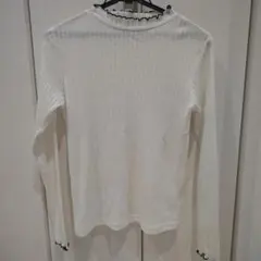 ホワイトリブ編み長袖セーター フリルネック　M