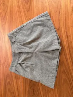グレー ショートパンツ