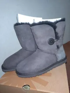 UGG　W BAILEY BUTTON 5803　ムートンブーツ