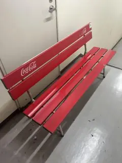 Coca-Cola 赤いベンチ