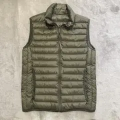 ユニクロ　ウルトラライトダウンベストM カーキ