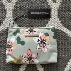 新品タグ付きnicolai bergmann ポーチ 花柄のサムネイル