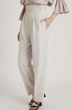 SNIDEL アシンメトリーベルトテーパードパンツのサムネイル