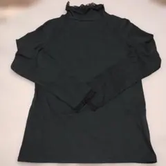 レース付き黒タートルネック長袖トップス