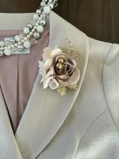 コサージュ　ラナンキュラス　くすみ