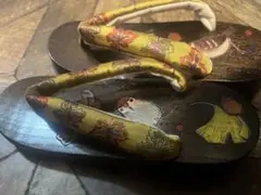 秋の葉と雀のデザイン下駄