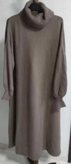 アースミュージック＆エコロジー　タートルネック　ニットワンピース