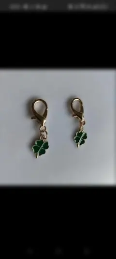 四葉のクローバー キーホルダー、チャーム、ストラップ