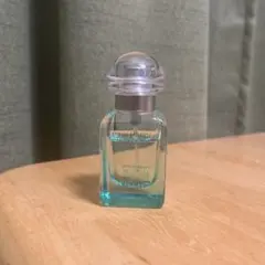 エルメス　ナイルの庭　30mlユニセックス香水 青緑色 ボトル