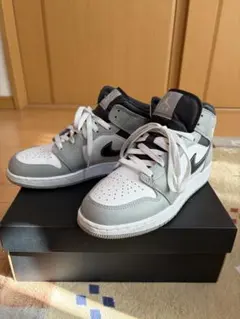Nike Air Jordan 1 Mid グレー/ホワイト