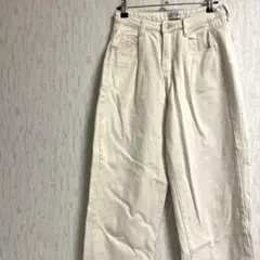 ANDJ アイボリー　ホワイトデニム テーバード ジーパン S カジュアルパンツ