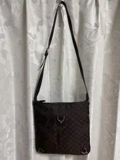 【美品】GUCCI 斜めがけショルダーバッグ　キャンバスレザーGG柄　ブラウン