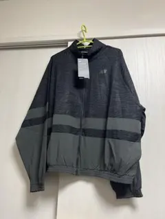 新品未使用　New Balance オーバーサイズ ブルゾン ジャケットのサムネイル