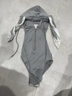 h*1様 フード付きグレー水着