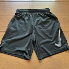 子ども用　Nike DRI-FIT ブラックショートパンツ M 145