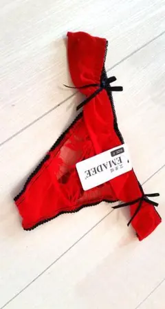 新品の女性用ショーツ　レッドTバック