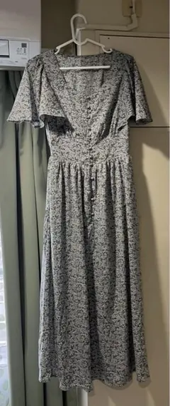 ダブルクローゼット　フリルワンピース　小花柄　ブルー　水色　くすみブルー　春夏服