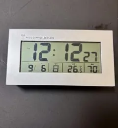 ニトリ　目覚まし時計　電池デジタル時計