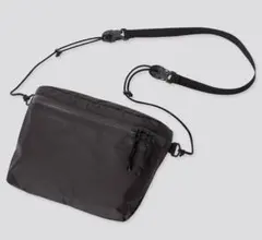 UNIQLO ライトウェイトファニーバッグ 黒　サコッシュ未使用