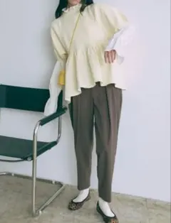 conte アシンメトリー タックパンツ 36 - メルカリ