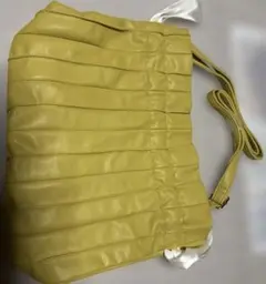 合皮　マスタード色巾着バッグ