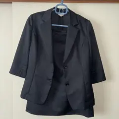 ブラックジャケットとタイトスカートのセット