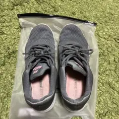 ナイキ　レディース　23.5センチ　スニーカー