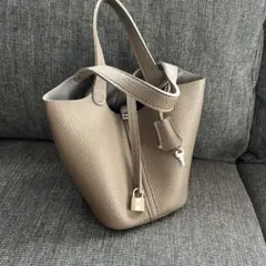 ベージュ レザー トートバッグ 鍵付き