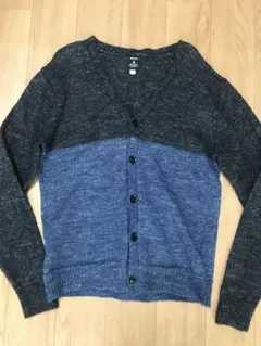 美品メンズ　グレーとブルーのVネックカーディガン　ニコアンド
