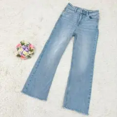 ZARA ハイライズフレアデニム カットオフ ライトブルーのサムネイル
