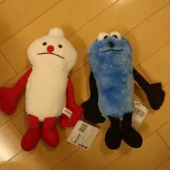 꼭두각시 승흥이를 안아주고 앉아있는 인형 장난감 승승 논