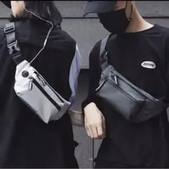 【ブラック】ボディバッグ ブラック 男女兼用 コンパクト 学校行事 斜めがけ