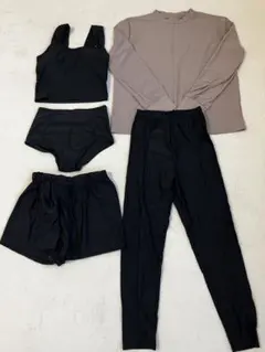 水着・ラッシュガードセット（黒・グレー）