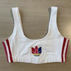 【adidas】オリジナルカラフルな刺繍ロゴ付きホワイトブラトップ