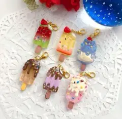 苺チャーム 白猫 ぐで猫 ジャンピング猫 ミニチュアフルーツ レジン猫