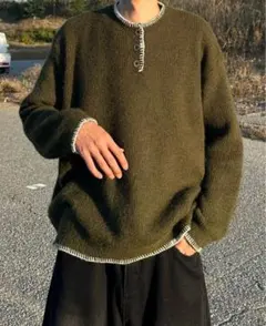 ニットセーター　ヘンリーネック