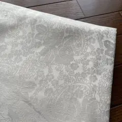 ニトリ　テーブルクロス　128×216 オフホワイト　布製　防水加工のサムネイル