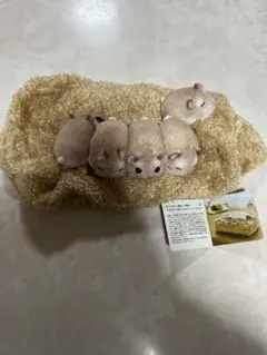 【ぎゅうぎゅう集まって眠る　ハムスターのボックスティッシュカバー】