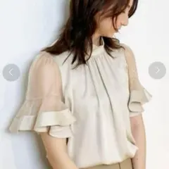 mk様専用　 ラッフルスリーブブラウス ベージュ