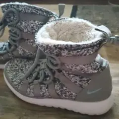 NIKE レディース ボア スニーカー ブーツ グレーのサムネイル