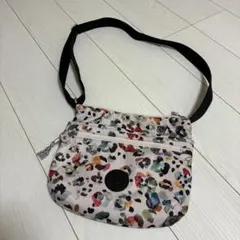 Kipling ショルダーバッグ マルチカラー チャーム付き