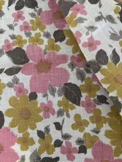 夏生地　綿　張りのある花柄　幅約89cm丈約180cm