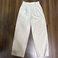 UNIQLOタックワイドパンツ ベージュ