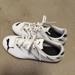PUMA サッカー トレーニングシューズ ホワイト ブラックのサムネイル