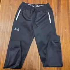 Under Armour ブラックパンツ ジッパーポケット付き