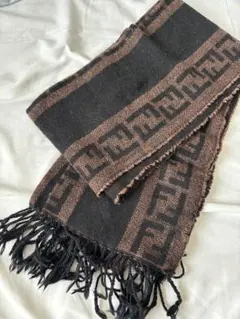 美品　FENDI フリンジ付きマフラーのサムネイル