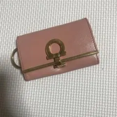 【salvatore ferragamoフェラガモ】 ピンク キーケース 外箱付